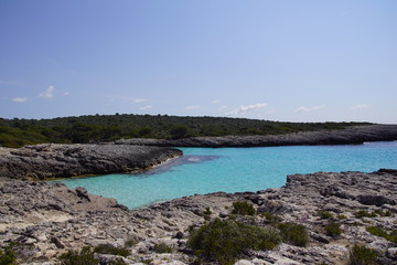 Eaux turquoises de la Méditerranée sur l'île de Minorque, Baléares, Espagne