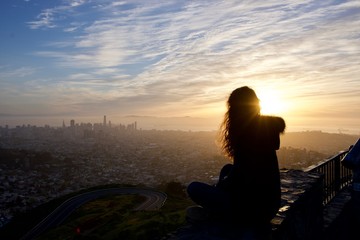 Fototapeta premium A girl and the sun