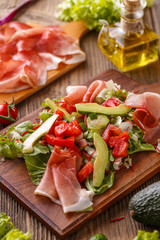 Green salad with thin slices of ham