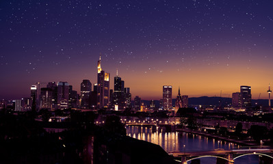 Frankfurt am Main Skyline nachts mit Sternen
