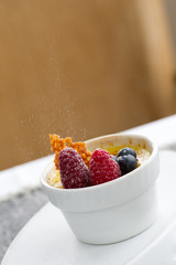 Crème Brûlée mit Früchten