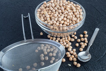 many raw chickpeas
