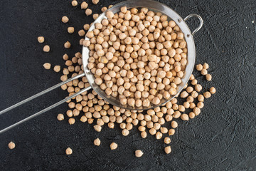 many raw chickpeas