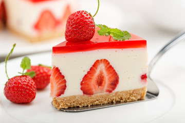 Cold cheesecake with strawberry and strawberry jelly.