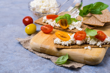 Toast with cottage cheese
