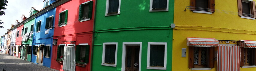 panoramique façades colorées de Burano, Venise