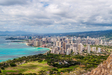 Naklejka premium Honolulu From Diamond Head Crater
