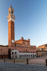 Central square of Siena - Piazza del Campo and the palace Palazzo Pubblico with tower Torre del Mangia in Siena, Tuscany, Italy. - obrazy, fototapety, plakaty