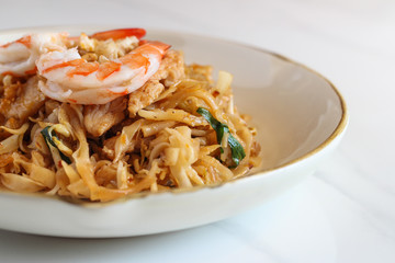 Fried noodle Thai style with prawn