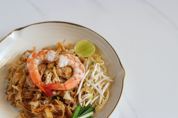 Fried noodle Thai style with prawn