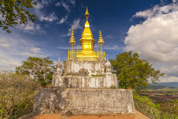 Naklejka premium Golden Wat That Chomsi temple Stupa on Mount Phousi in Luang Prabang, Laos.