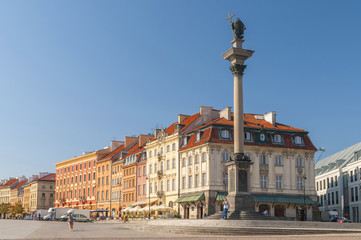 Fototapeta na wymiar Old town square on Warsaw with king Sigismund III Vasa monument, Poland.