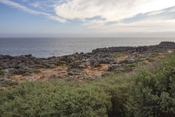 scogliera oceano portogallo