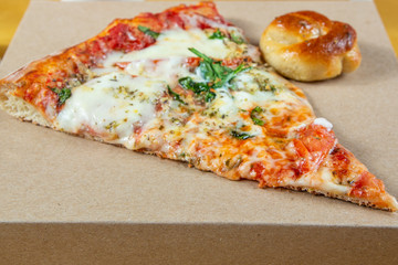 Spinach Ricotta & Tomato pizza