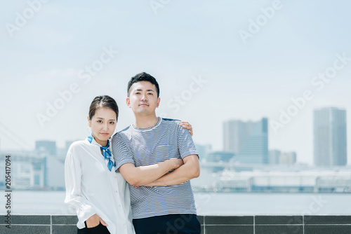仲の良い男女のポートレート ミドル 30代 Wall Mural Chachamal