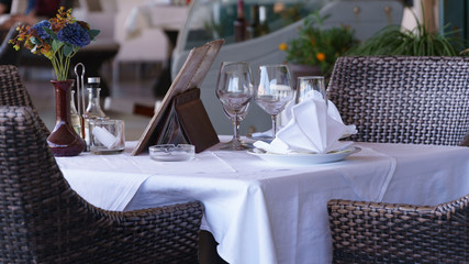 white table in the restaurant