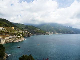 Fototapeta na wymiar Steilküste bei Località Ausblick auf Maiori, Region Amalfi, Halbinsel von Sorrent, Amalfiküste, Kampanien, Italien