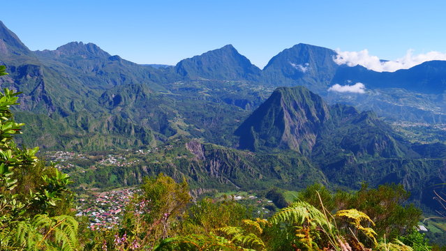 Vue sur le cirque de Salazie, g&icirc;te de B&eacute;louve, La R&eacute;union 