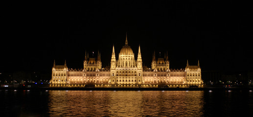 Fototapeta na wymiar Budapeszt nocą