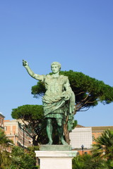 Obraz premium Statue of Caesar of Naples