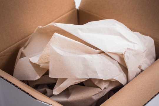 F&uuml;llmaterial im Paket Verpackung