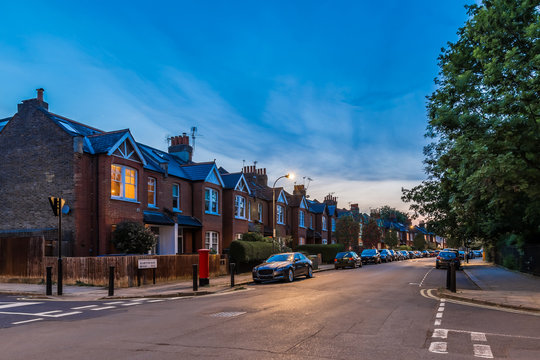 Fototapeta Chiswick suburb in summer evening, London