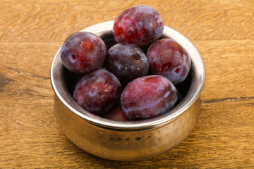 Plums in the bowl