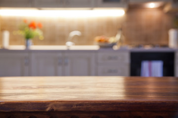 Obraz na płótnie Canvas blurred kitchen interior with wooden desk space