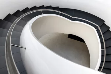 Abwaschbare Fototapete Treppen Abstrakte moderne Treppe im Schwarz-Weiß-Stil