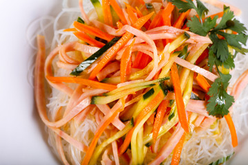 Salad vith noodle and vegetables