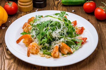 Arugula with shrimps