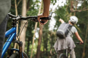 Group of diverse cyclist in the forest © Rawpixel.com