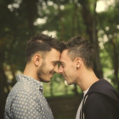 Obraz premium Sweet gay couple in love