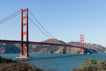 Fototapeta na wymiar Golden Gate without clouds in a good weather