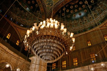 ムハンマド・アリ・モスク内の豪華のシャンデリア
