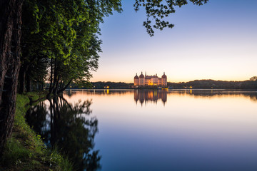 Fototapeta premium Schloss Moritzburg am Abend