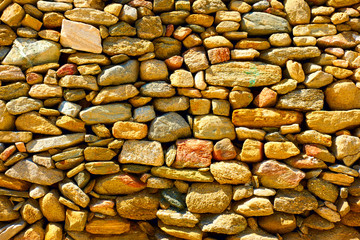 Masonry from rough cobblestone