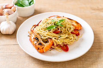 stir-fried spaghetti with grilled shrimps and tomatoes
