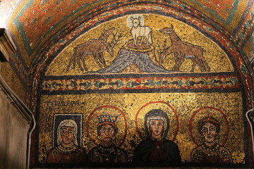 Fototapeta na wymiar Intérieur mosaïque église à Rome