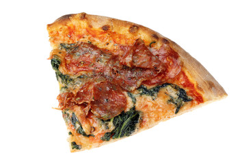 Ein Stück Pizza Salami Spinat freigestellt