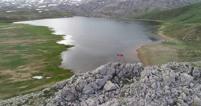 zafer tırmanışı ve t&uuml;rk bayrakları