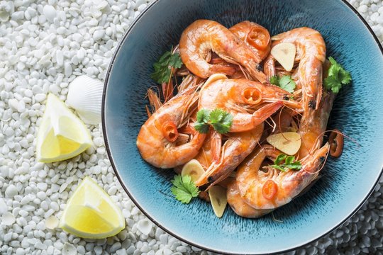 Prawns with garlic, parsley, chilli peppers and lemons