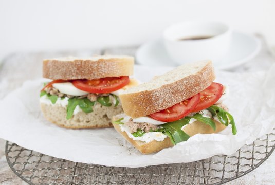Ciabatta sandwiches with tuna fish, quark, rocket, tomatoes and egg