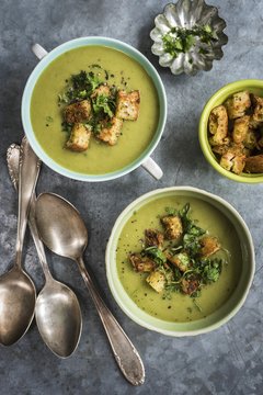 Vegan spinach, leek, courgette & coconut milk soup with spicy croutons
