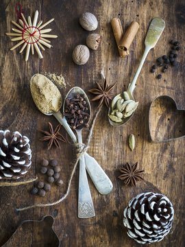 Spices for makking gingerspice mix ona wooden background