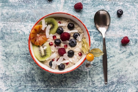 Porridge with amaranth and fruit