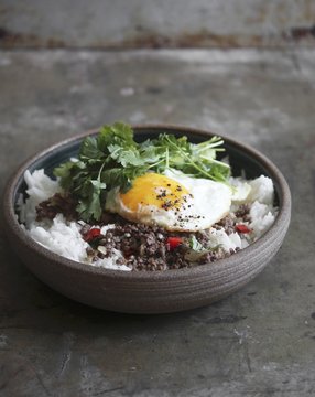 Pad kra Pao (mince with basil and a fried egg, Thailand)
