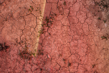 rote trockene Erde auf Korfu