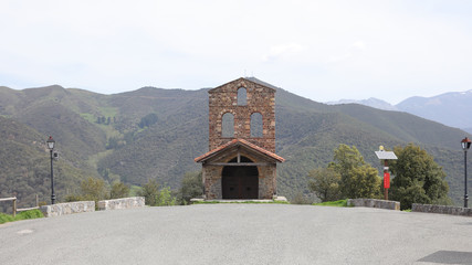 Naklejka premium Ermita San Miguel, Santo Toribio de Liébana, Cantabria, España