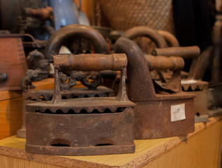 Coal iron and iron electric iron comparison, ancient irons